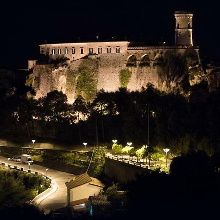 Castello Di Caccuri Suites ภายนอก รูปภาพ