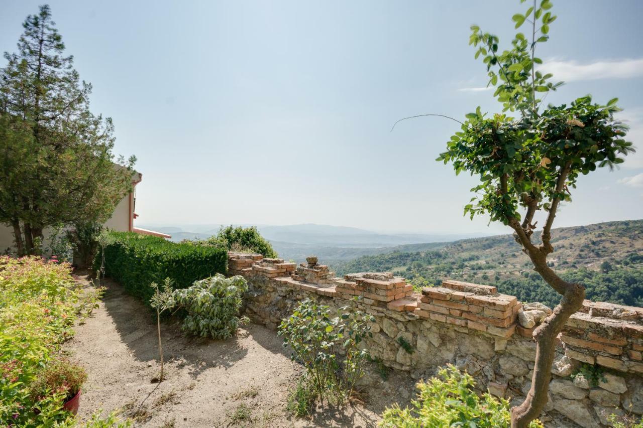 Castello Di Caccuri Suites ภายนอก รูปภาพ