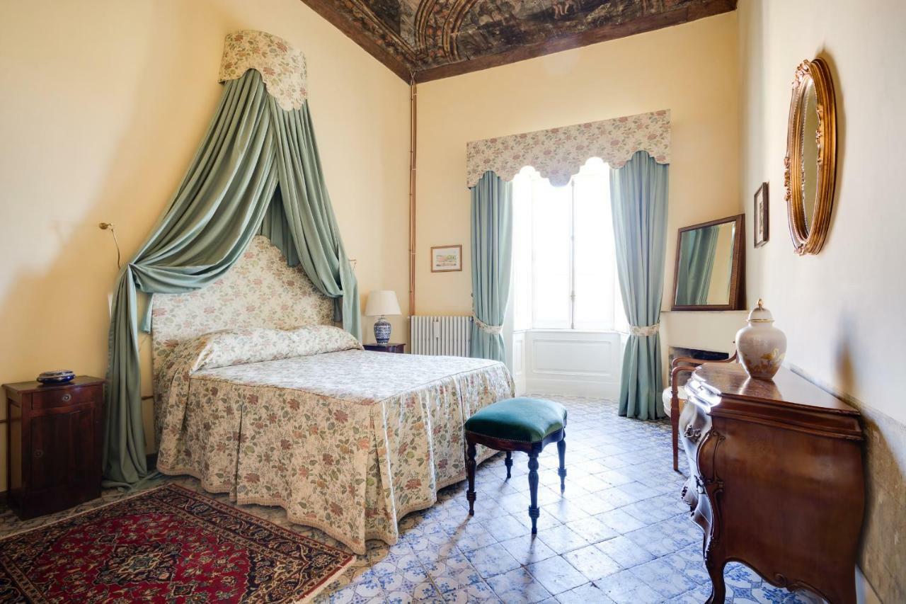 Castello Di Caccuri Suites ภายนอก รูปภาพ