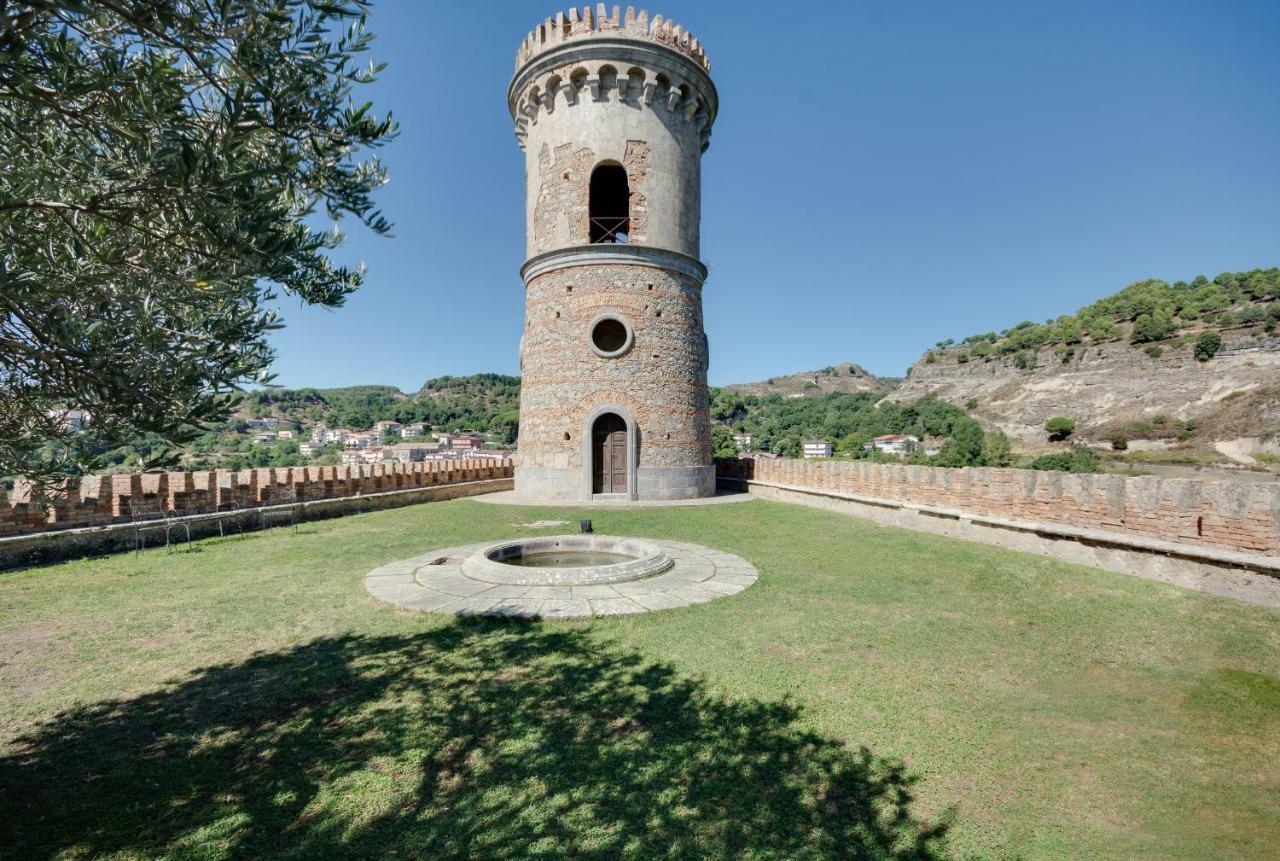 Castello Di Caccuri Suites ภายนอก รูปภาพ