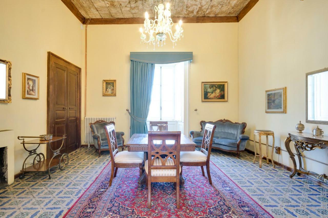 Castello Di Caccuri Suites ภายนอก รูปภาพ