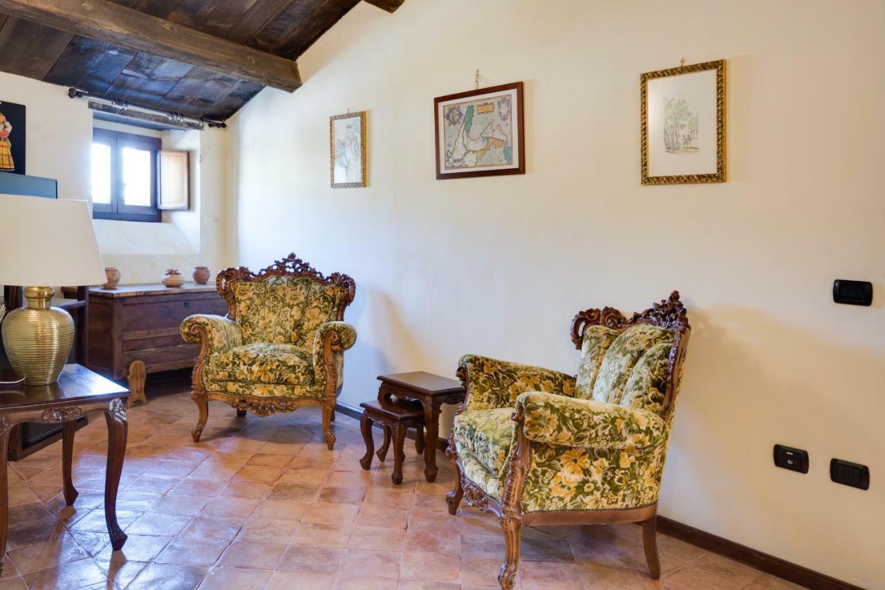 Castello Di Caccuri Suites ภายนอก รูปภาพ