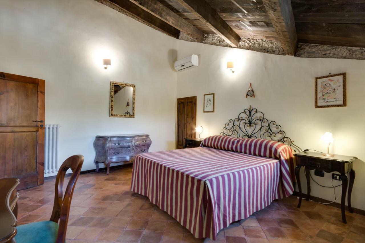Castello Di Caccuri Suites ภายนอก รูปภาพ