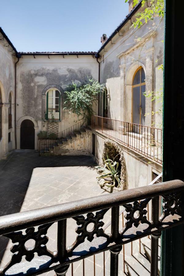 Castello Di Caccuri Suites ภายนอก รูปภาพ